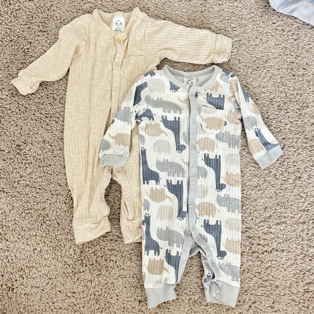 Set of 2 Gerber Neutral Snap Pajamas in size 0-3 months